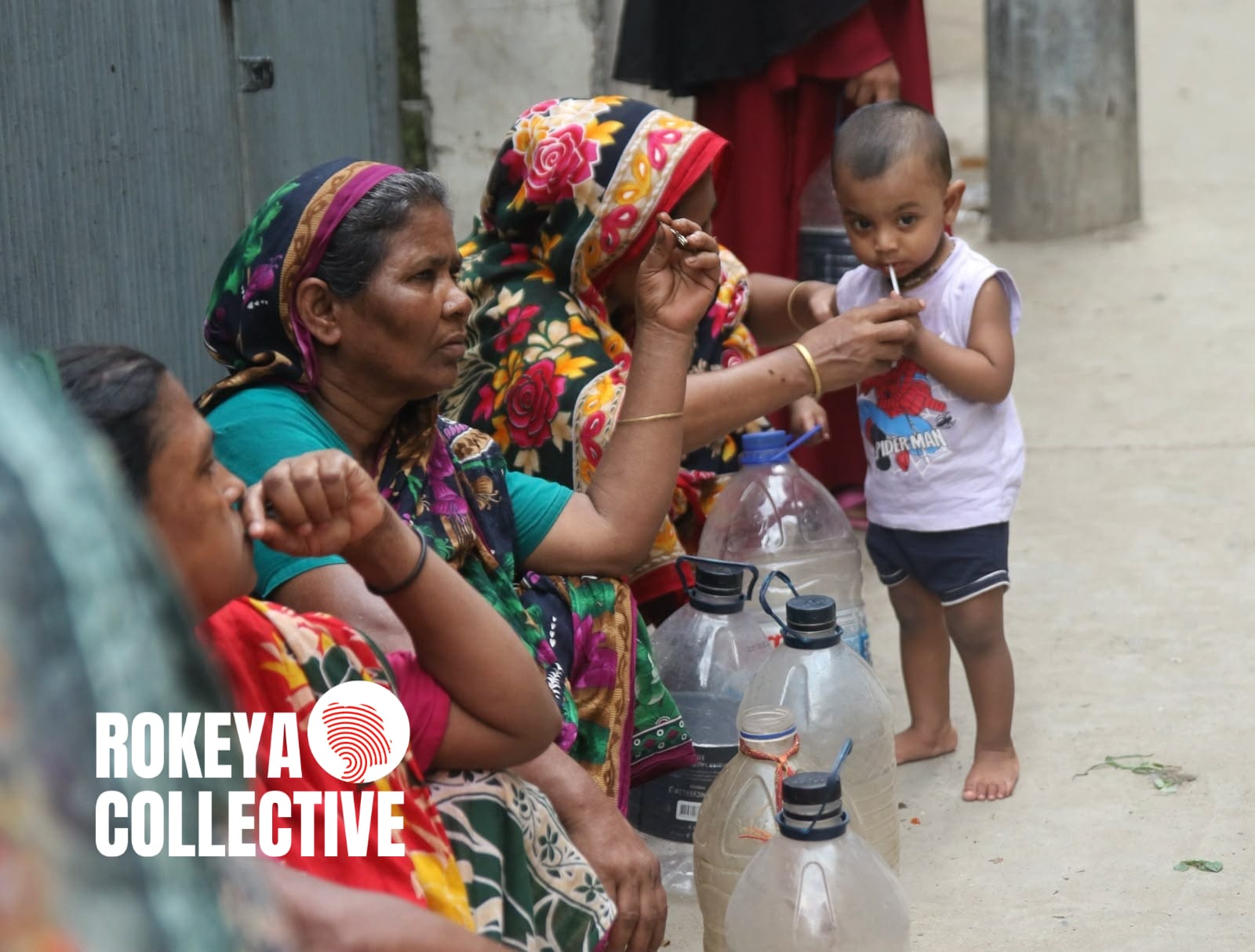তীব্র গরমে রাজধানীর মিরপুরের কাজীপাড়া, শেওড়াপাড়া ও মণিপুর এলাকায় এক মাসেরও বেশি সময় ধরে ভয়াবহ পানি সংকট চলছে।
