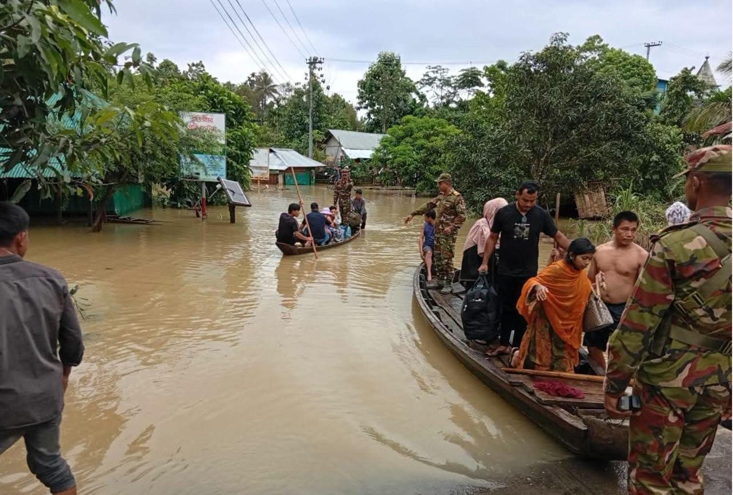 বৃষ্টি কমলেও সাত জেলায় বন্যা, চার নদীর পানি বিপৎসীমার ওপরে